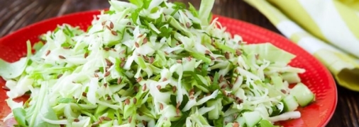 Необычный салат с молодой капустой