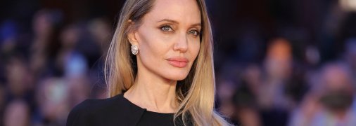 Анджелина Джоли