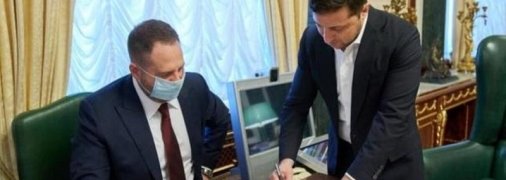 Пока Зеленского погружают в летаргический сон, Ермак увеличивает свою мощь, - политолог