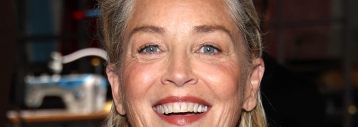 Шерон Стоун має чудовий вигляд у трендовому жилеті