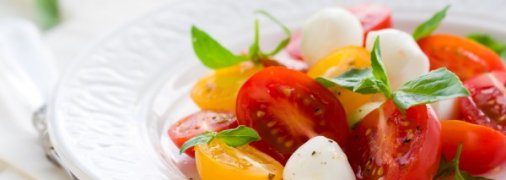 Рецепты на 8 марта: Капрезе из помидоров черри