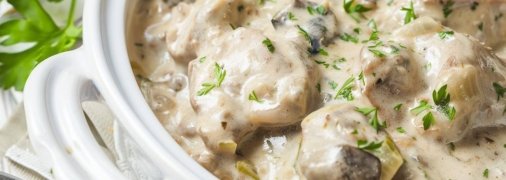 Кролик в сметане станет вашим любимым обедом (изображение создано с помощью ИИ)