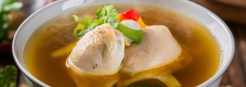 Куриный бульон не только вкусен, но и полезен (изображение создано с помощью ИИ)
