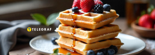 Сирні вафлі з ягодами