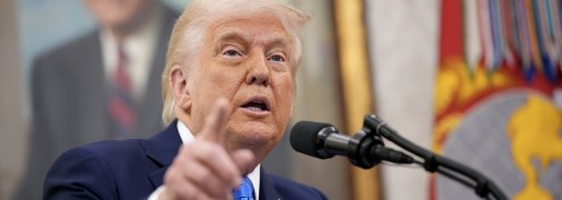 Замість сну Трамп поліз у соціальні мережі