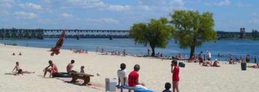 У Кременчуці сталася трагедія в компанії дітей, які пили горілку на пляжі: подробиці