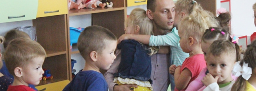 Борис Нікітішин працює вихователем дитсадка у Хмельницькому