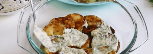 Пикантные кабачки с чесночным соусом