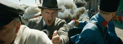 За шпионскими приключениями Райфа Файнса наблюдать довольно интересно