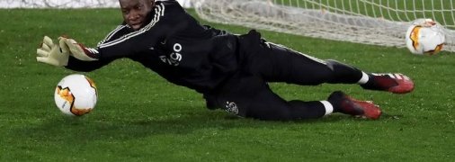 Голкипер Аякса заявил о готовности вернуться в Барселону