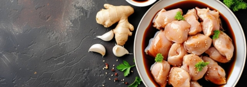 Курица в соевом соусе – отличный вариант сытного и пикантного ужина (изображение создано с помощью ИИ)