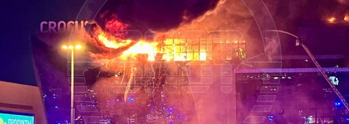 Пожежу в концерт-холі досі не можуть загасити