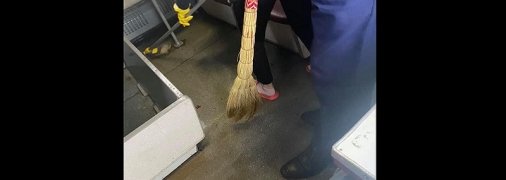 "Й** вашу мать!": "Укрзалізниця" влипла в новый скандал из-за потопа в вагоне (фото, видео)