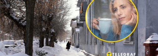 Город в снегу, женщина в окне