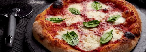 Піца з моцареллою
