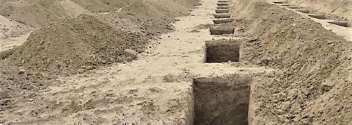 Российские власти заранее закупают сотни могил