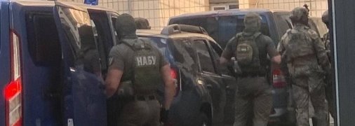 К зданию СБУ в Киеве, куда предположительно привезли Чауса, приехал спецназ НАБУ: первые фото