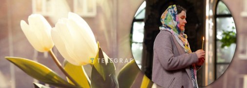 У церкві моляться