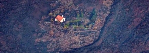 Лава не задела одинокий двор