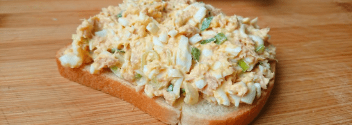 Намазка из икры мойвы и плавленого сыра быстро утолит голод