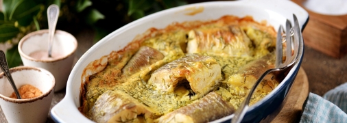 Пикантный хек с овощами в сметане