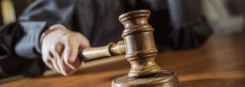 Семейная пара обязана выплатить сыну 45 тыс. долларов. Фото: Unsplash.com