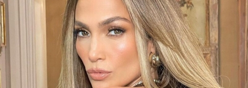 Джей Ло обрала образ в коричневому кольорі