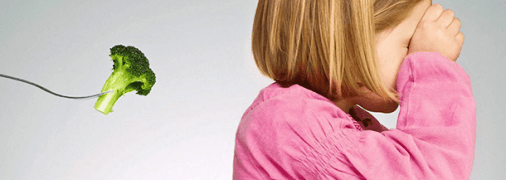 Исследование: дети не растут лучше, если их заставляют есть