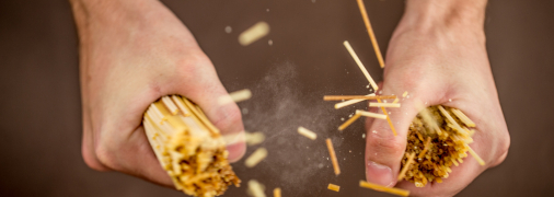 Ламаючи пасту, ви можете нарватись на прокльони