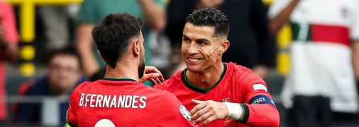 Криштиану Роналду (справа)