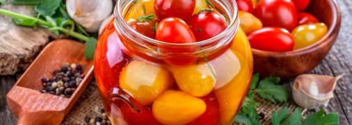 Консервируем помидоры: полный гид по заготовкам