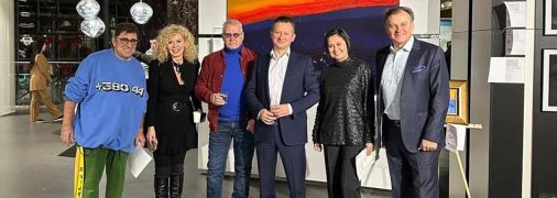 Бизнесмен Гарик Корогодский, галеристка Наталья Заболотная, художник Анатолий Криволап, заместитель главы правления Ощадбанка Юрий Кацион, супруга главы НБУ Людмила Пышная, бизнесмен Тарас Демкура. Фото из архива Заболотной