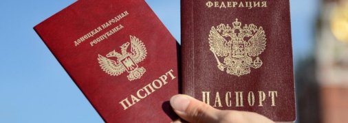 Украинцам выдают паспорта граждан РФ, чтобы те голосовали за партию Путина на выборах в Госдуму