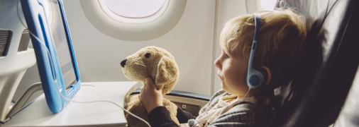 Японские авиалинии начали предупреждать пассажиров о детском плаче во время полета