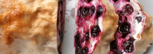 Сырная запеканка с ягодами и фруктами