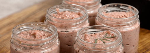 Ситний і смачний паштет в баночках