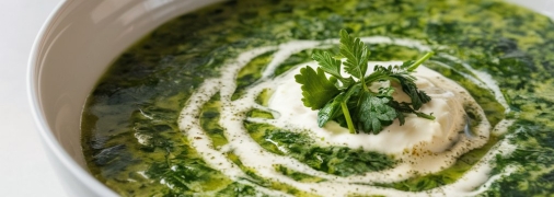 Шпинатный суп – не только вкусный, но и полезный (изображение создано с помощью ИИ)