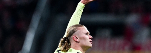 Холанн забил снова