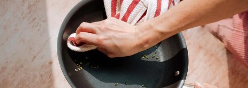 Є кілька способів відмити сковороду