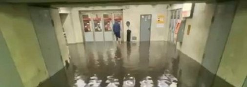 В Киеве затопило станции метро "Берестейськая" и" Академгородок" - видео
