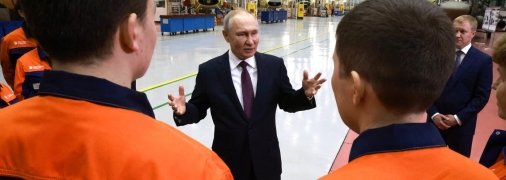 На авиазаводе в Улан-Удэ путин толкал пламенные речи о выживании россиян