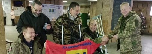 Олег Герасименко (другий праворуч) з побратимами