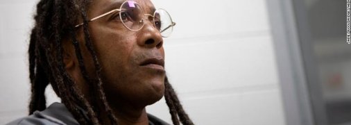 Кевин Стрикленд в комнате для допросов в Исправительном центре Западного Миссури