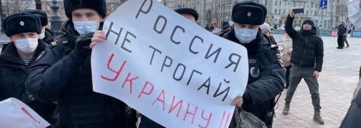 На вулиці Росії вийшли тисячі людей, але мільйонів чекати не варто