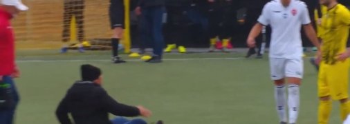 Врач "Мункача" помог команде потянуть время