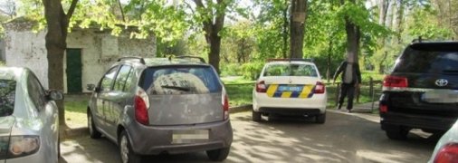 У Києві власник собаки порізав ножем двох людей через свого собаку: деталі події