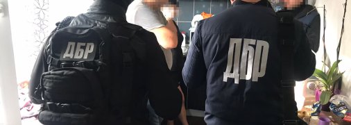 Проведено обшуки на роботі і вдома