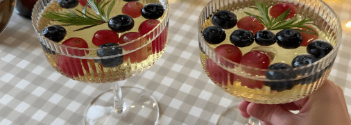 Желе із шампанського з ягодами