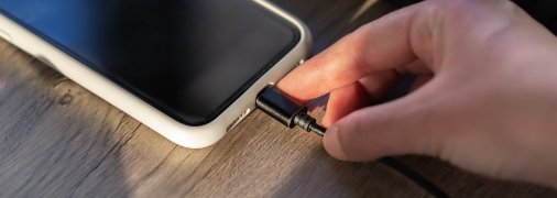 Телефон на зарядці