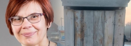 Светлана Каверзина считает, что деревянный туалет - вполне приемлем для российских водителей